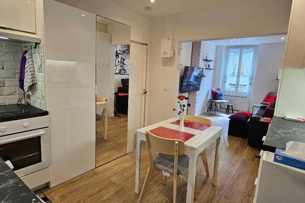 Doorman - Modern & Chic Studio In 17th Paris